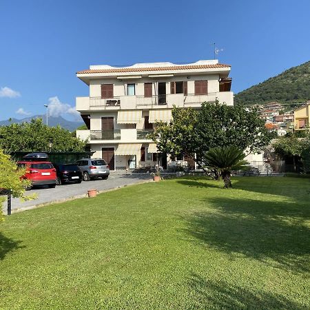 I Fiori Di Pietra Aparthotel Pietra Ligure Exterior photo